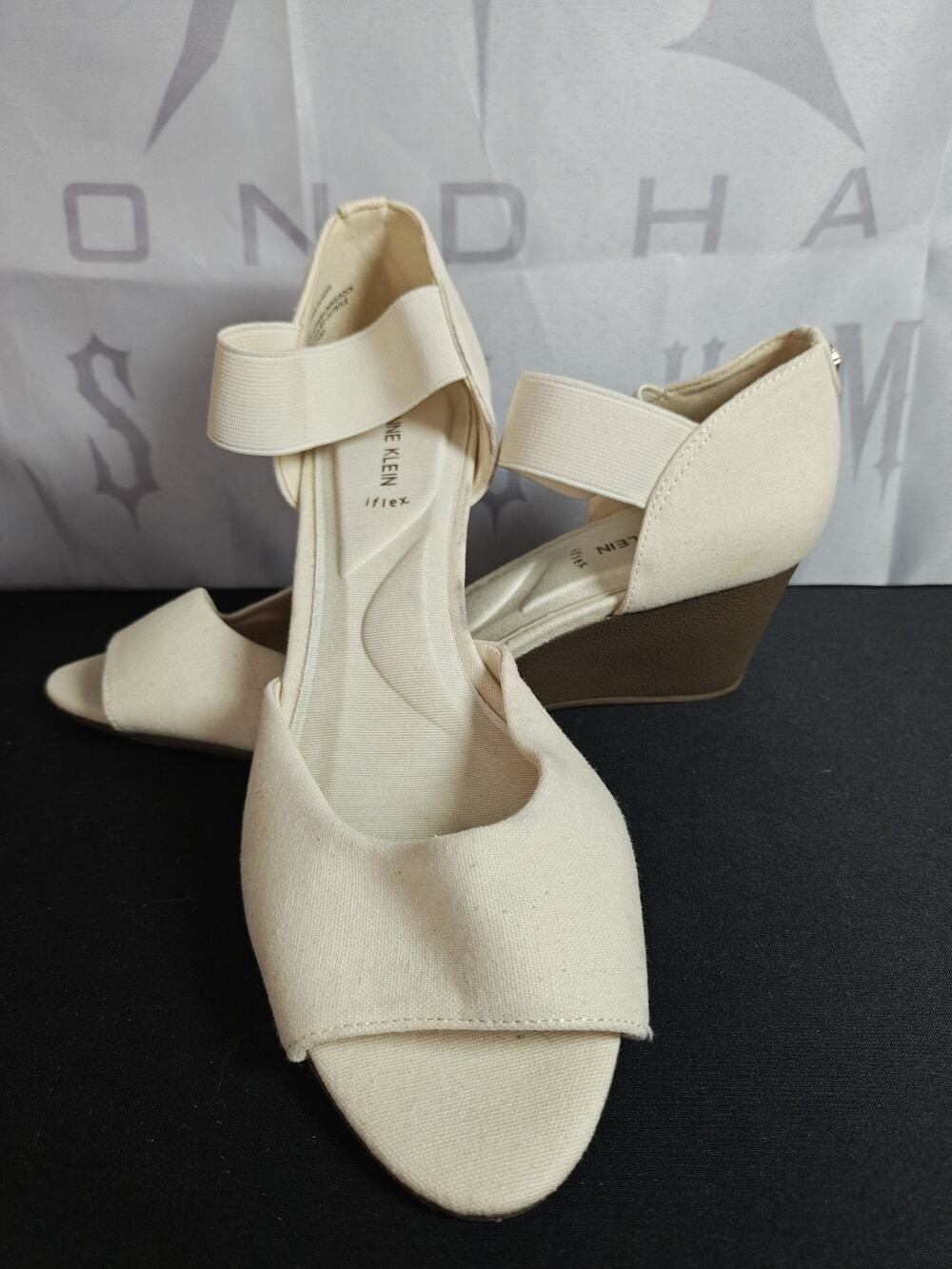 Anne Klein $89 Women's 7.5 iFlex Tatiana cream fabric wedge sandals New *Stain*